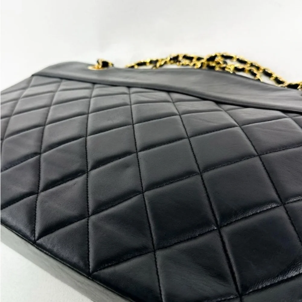 Chanel Vintage Blk-lrg Leather Matelasse/Gold plated Chain shoulderstrap-Rank AB